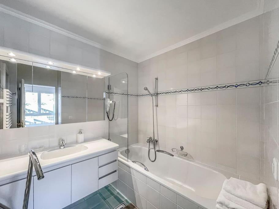 Forum Luxury Apartment Lake View