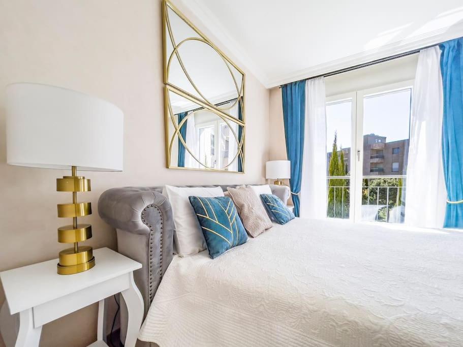 Forum Luxury Apartment Lake View