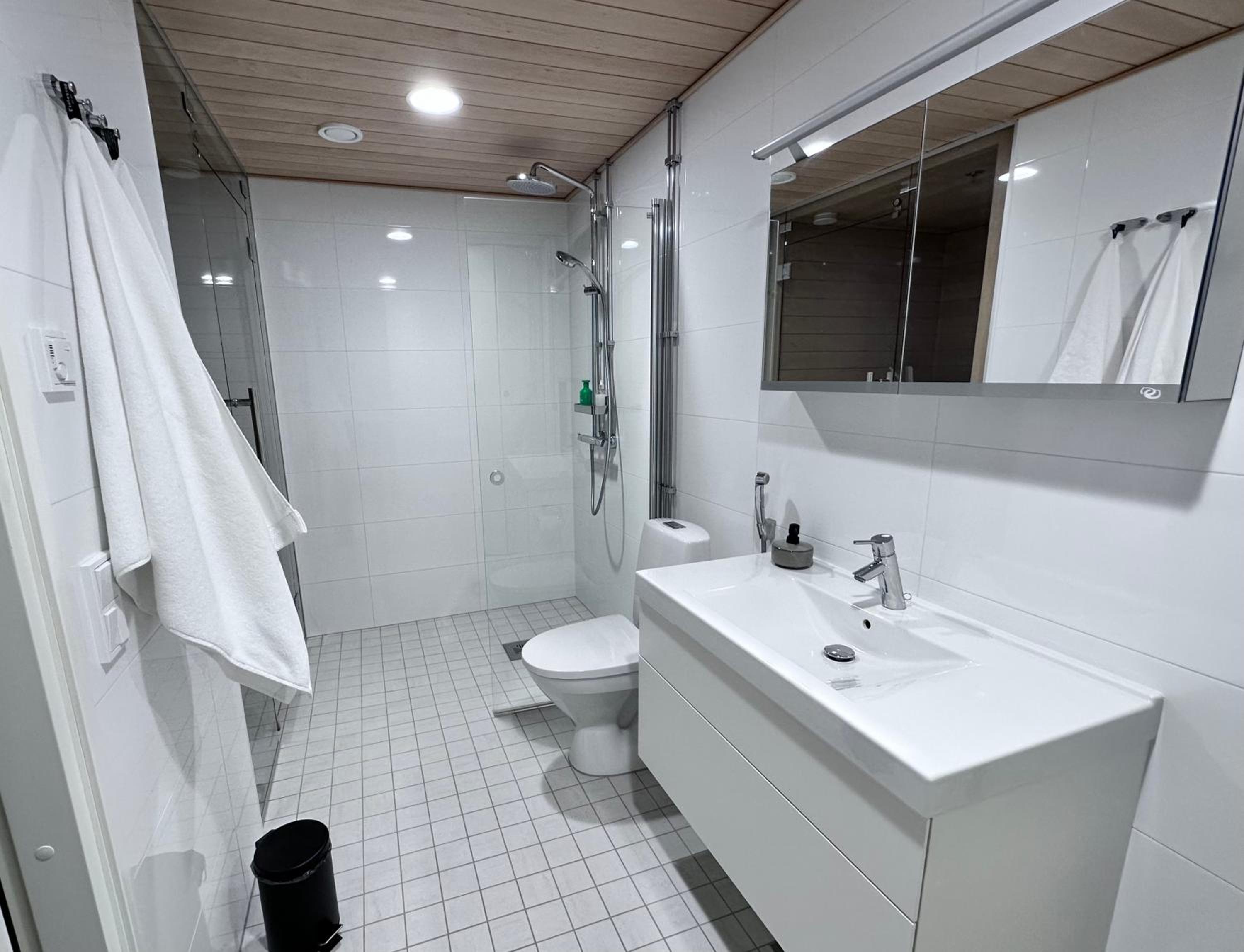 Peaceful Premium Apartment with Sauna and Balcony - Perfect Downtown Location
