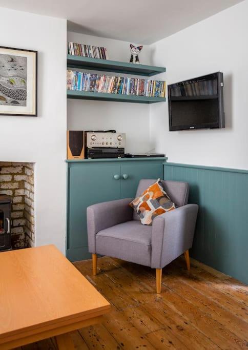 Old Anchor Cottage in Broadstairs - Exclusive unmissable deals! Book now before it's too late!