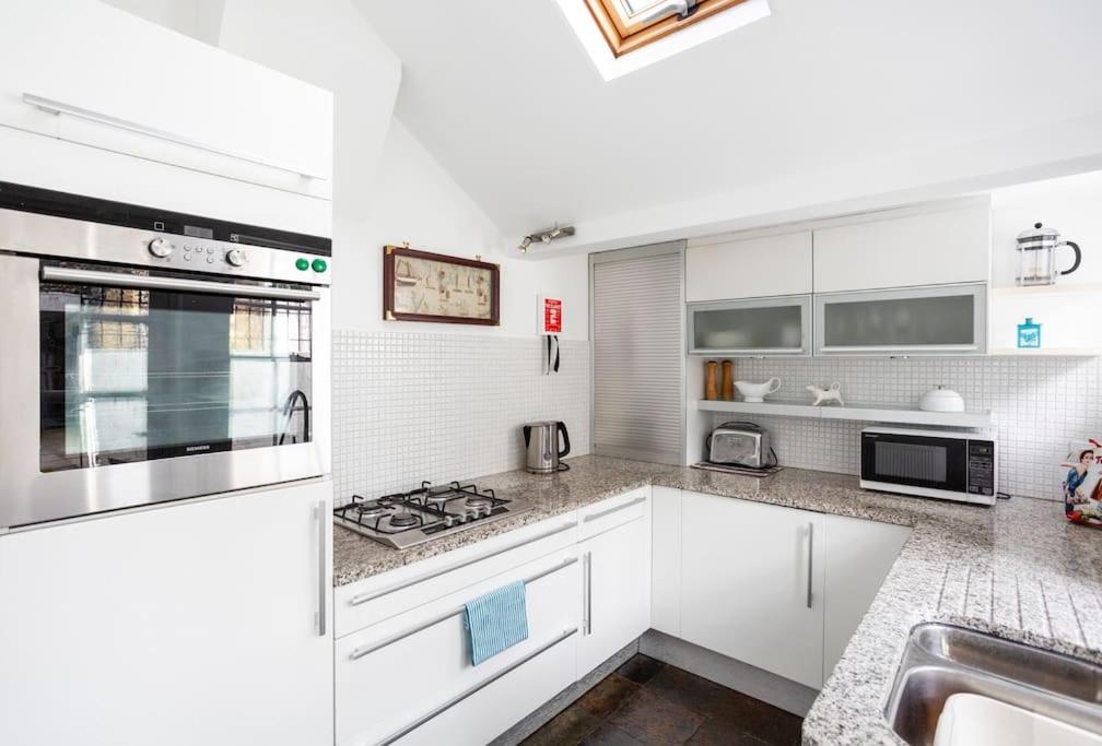 Old Anchor Cottage in Broadstairs - Exclusive unmissable deals! Book now before it's too late!