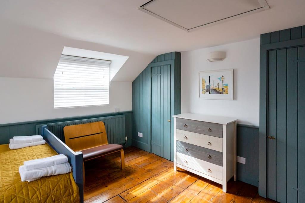 Old Anchor Cottage in Broadstairs - Exclusive unmissable deals! Book now before it's too late!