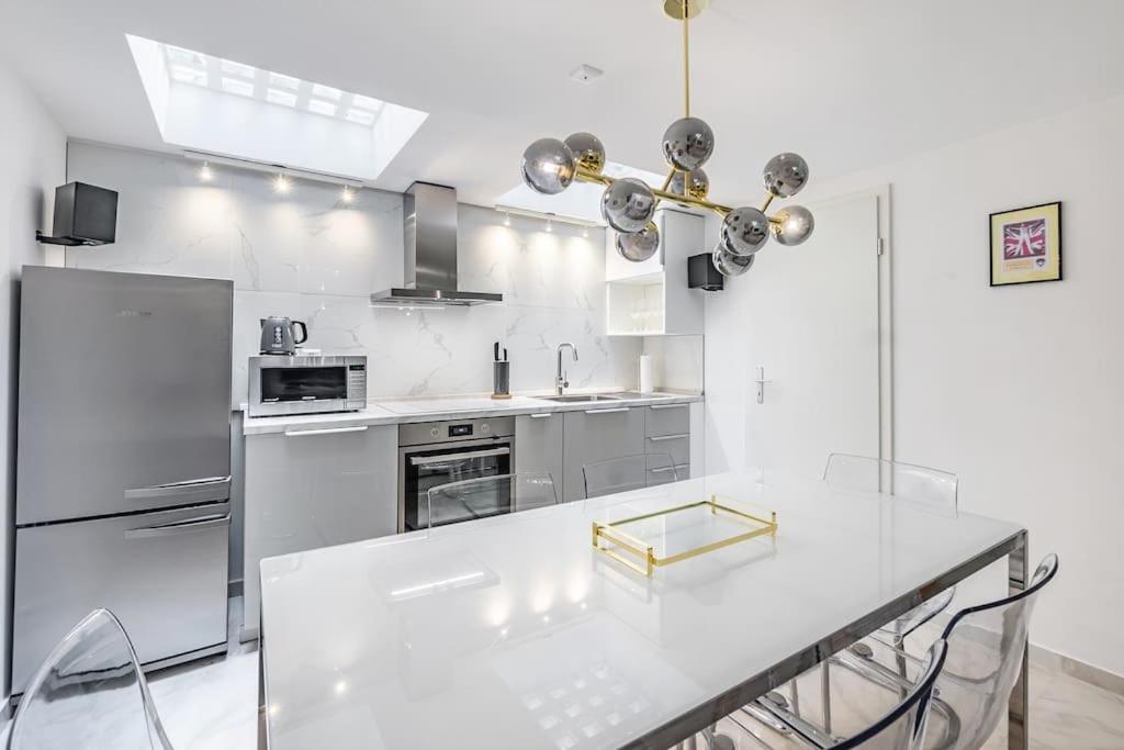 Urban style 3-bedroom apartment