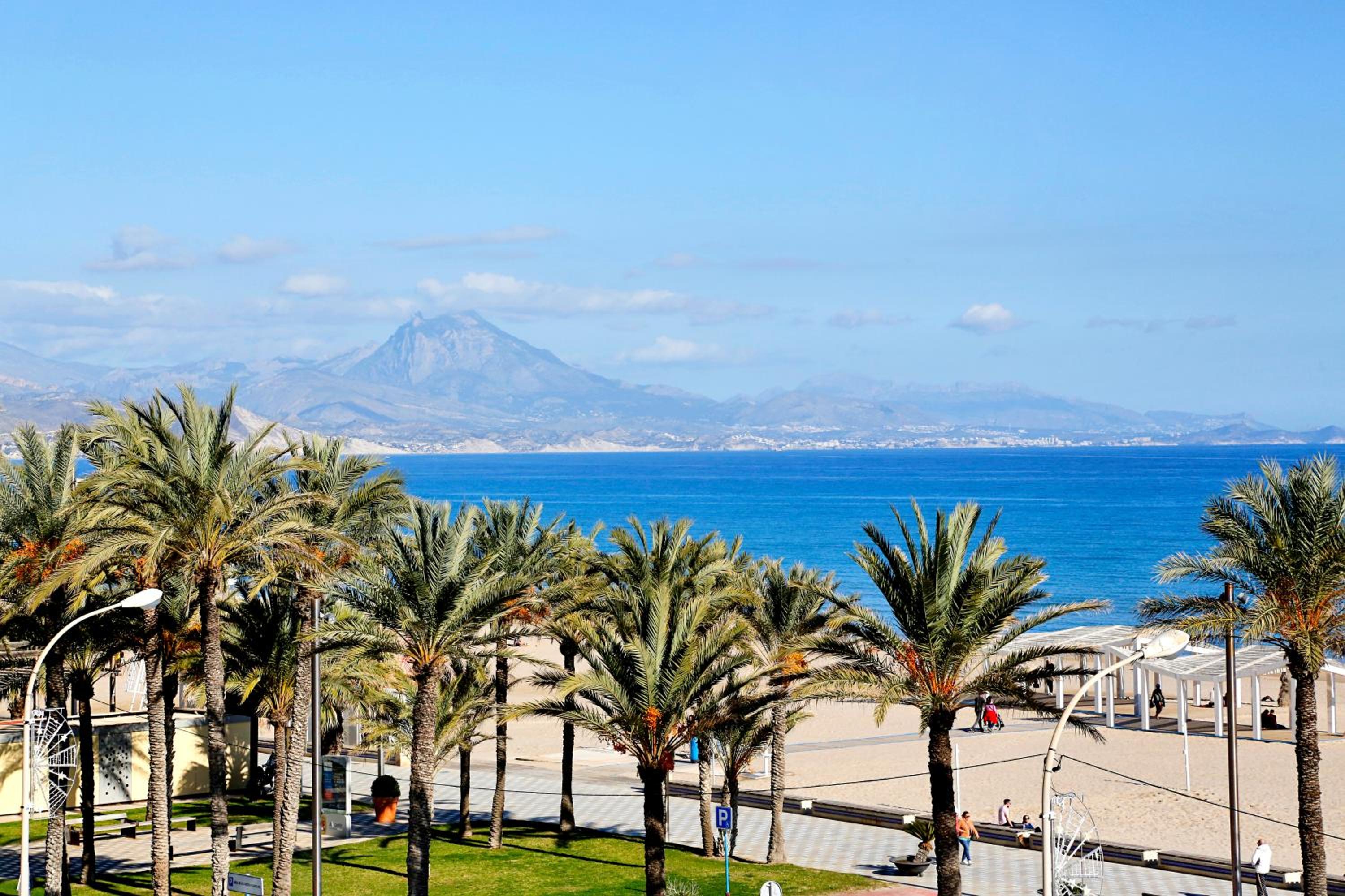 San Juan Beach apartment with AC and views view 4