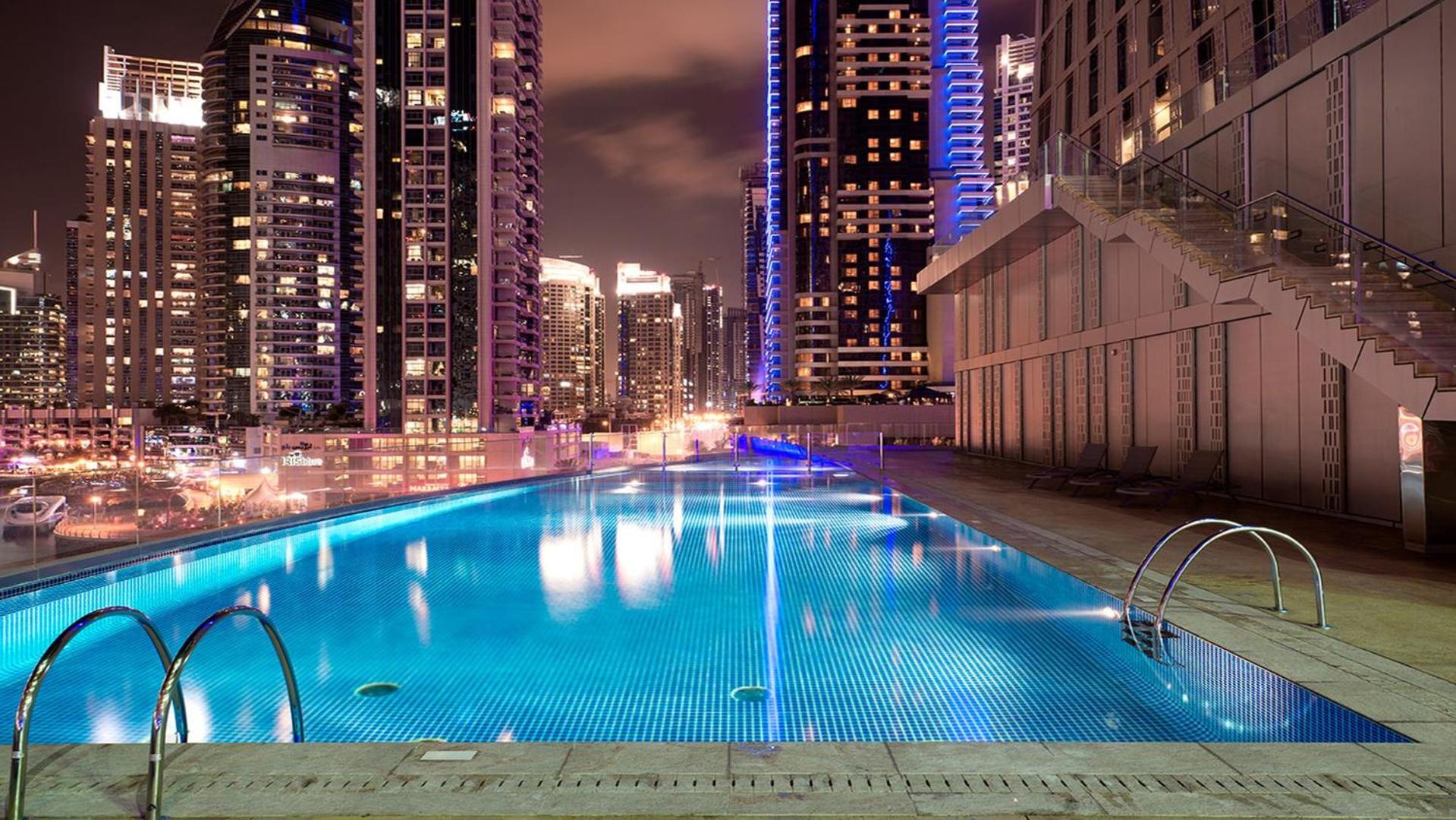 Cayan Tower, Dubai Marina - Vacationer