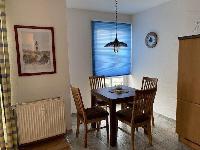 Haus-Olymp-Apartement-01-Kuehlungsborn-nur-50-m-bis-zum-Strand-ca-50-m2-2-Raeume-sehr-gepflegt