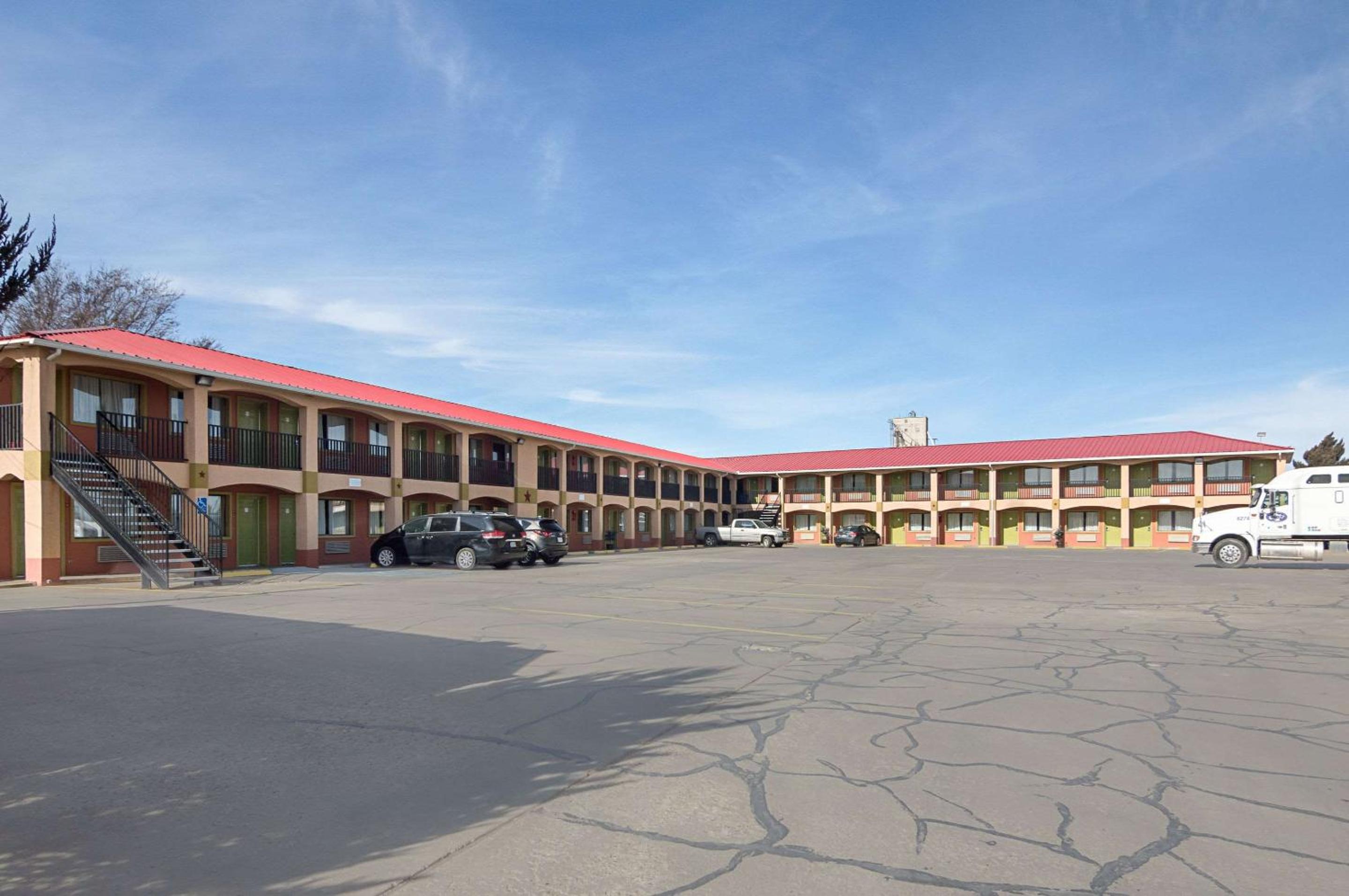 Econo Lodge Dalhart Hwy 54 - Hwy 287 view 3
