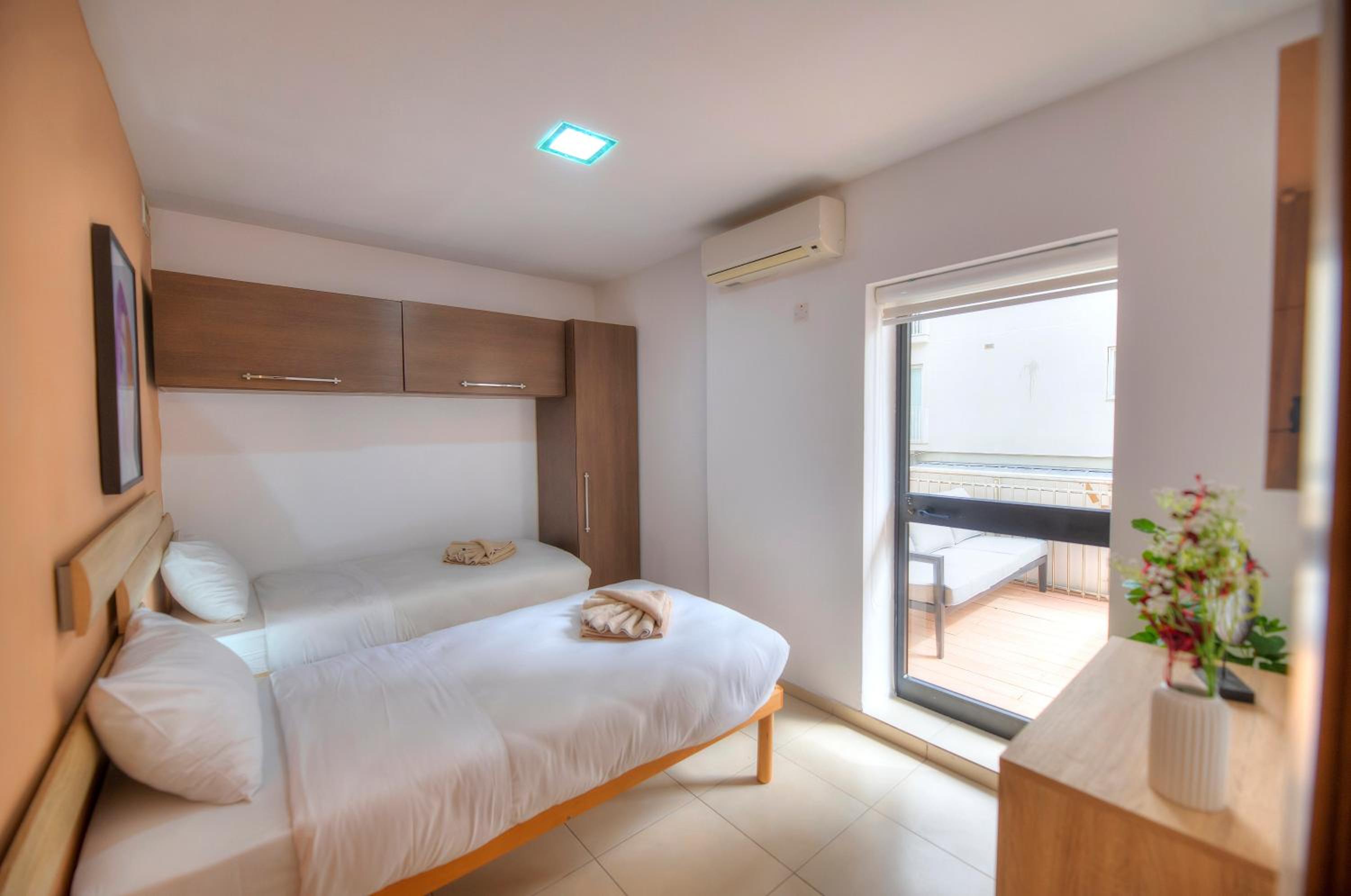 2bedroom with large terrace in Paceville JPOR1-1 photo 3