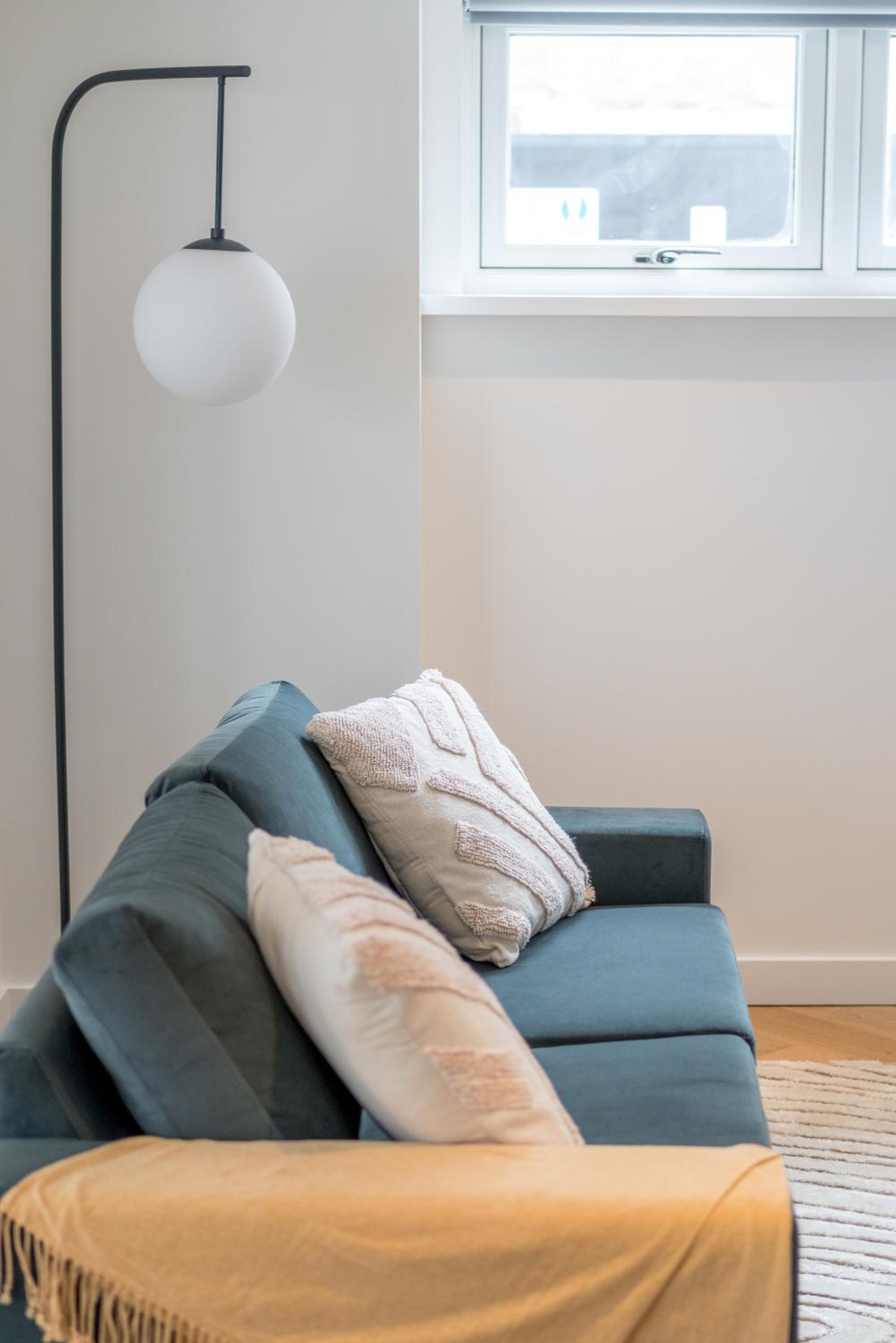 JOIVY Stylish 3 bed, 3 bath house with private courtyard in Chelsea