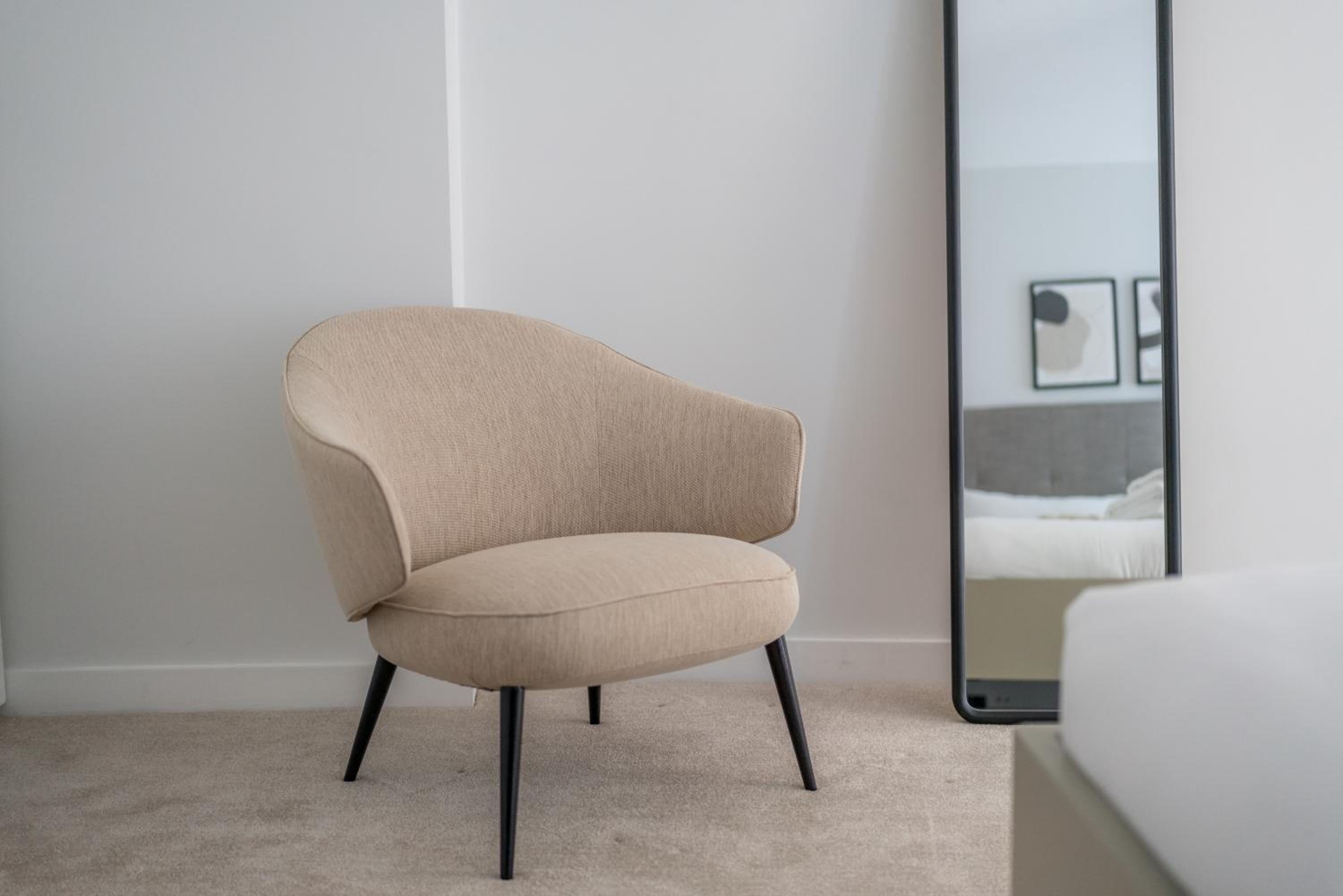 JOIVY Stylish 3 bed, 3 bath house with private courtyard in Chelsea