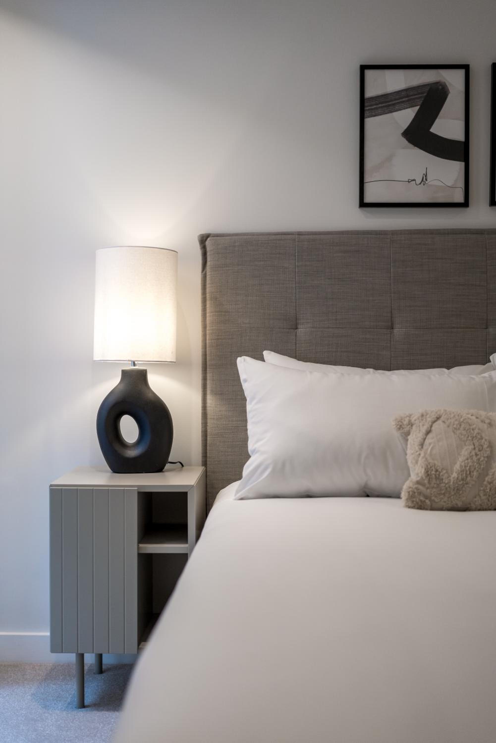 JOIVY Stylish 3 bed, 3 bath house with private courtyard in Chelsea
