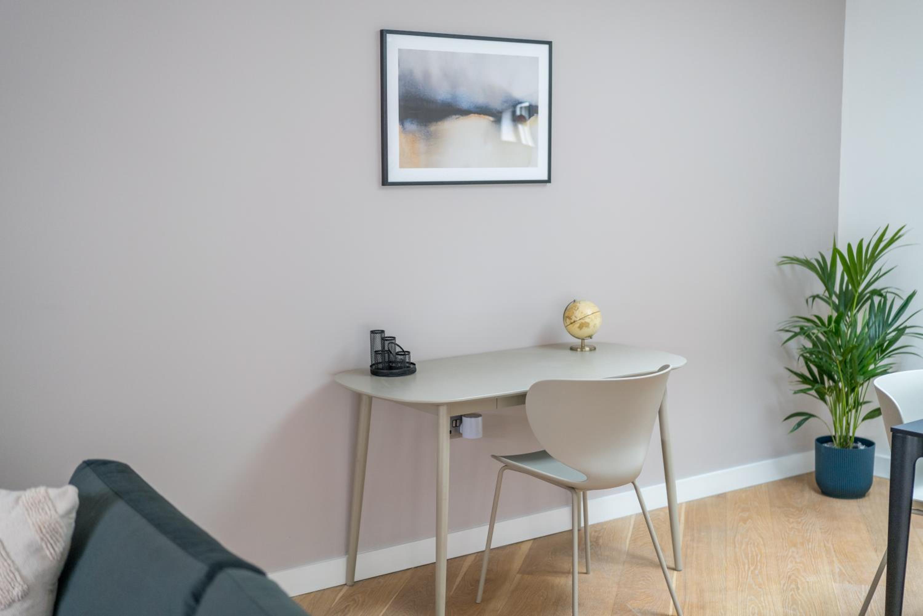 JOIVY Stylish 3 bed, 3 bath house with private courtyard in Chelsea