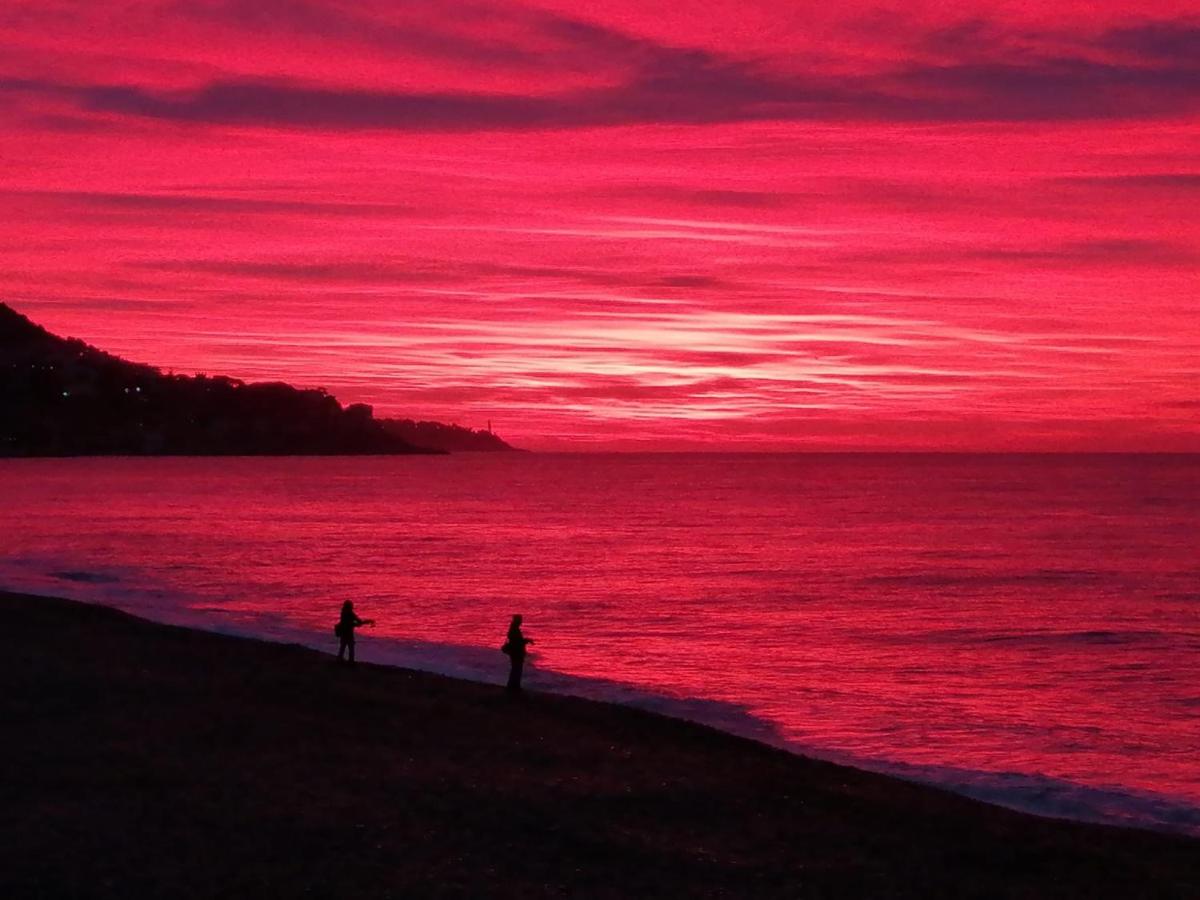 Apart-a-Nice : A Breathtaking View on the Sea