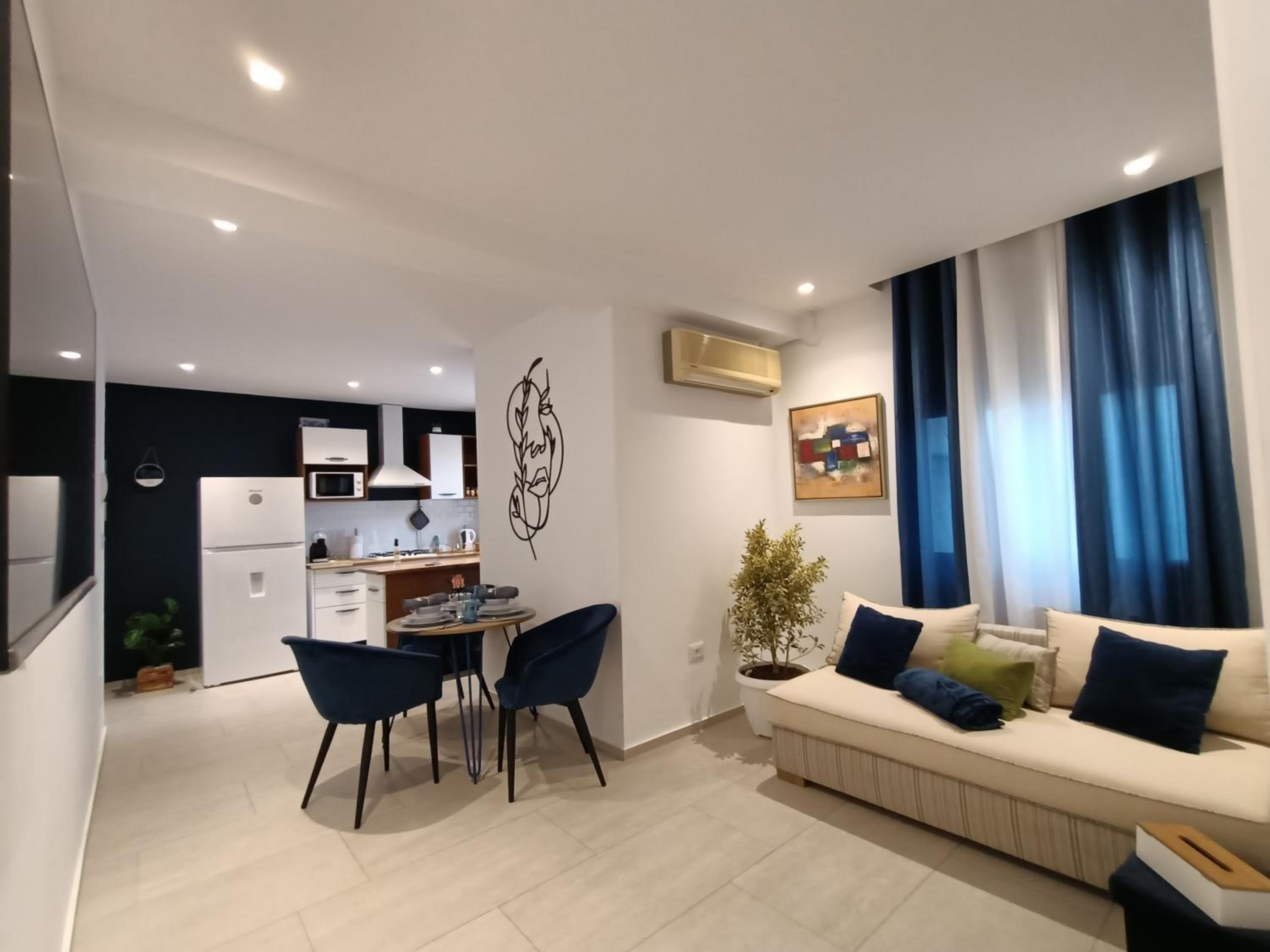 Lovely 1-Bed Apartment in lac1 Tunis view 2