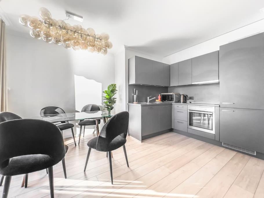 Chic 2 bedroom apartment near Chillion castle