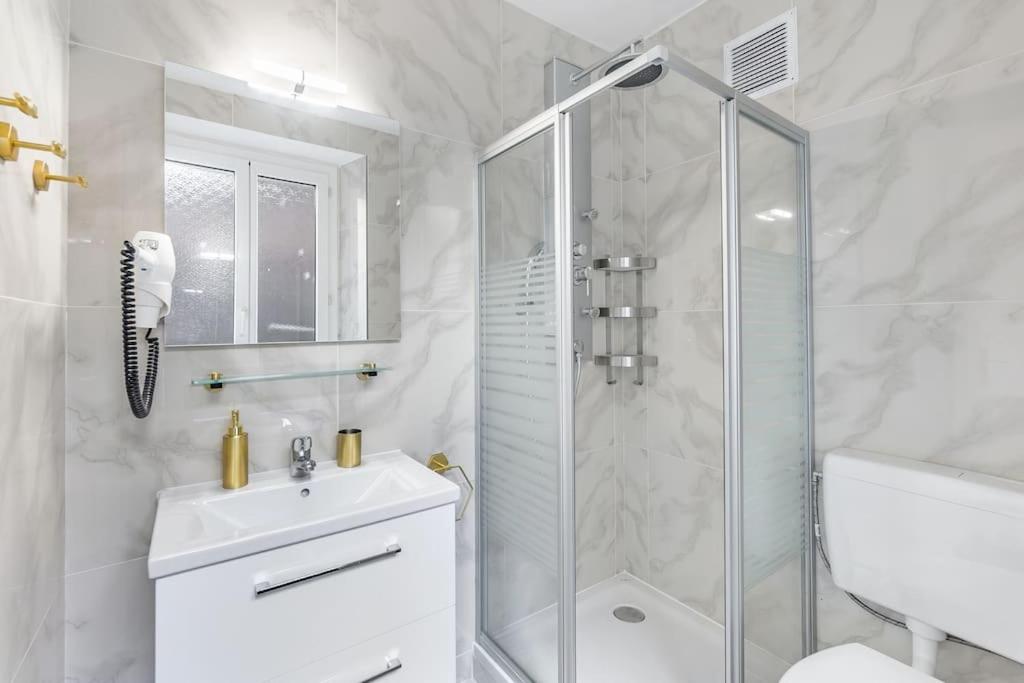 Exquisite one-bedroom apartment on Av du Casino