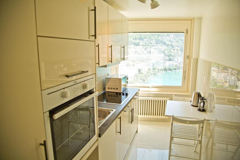Lake View - Appt Central 2 Bedroom, 1 Bath