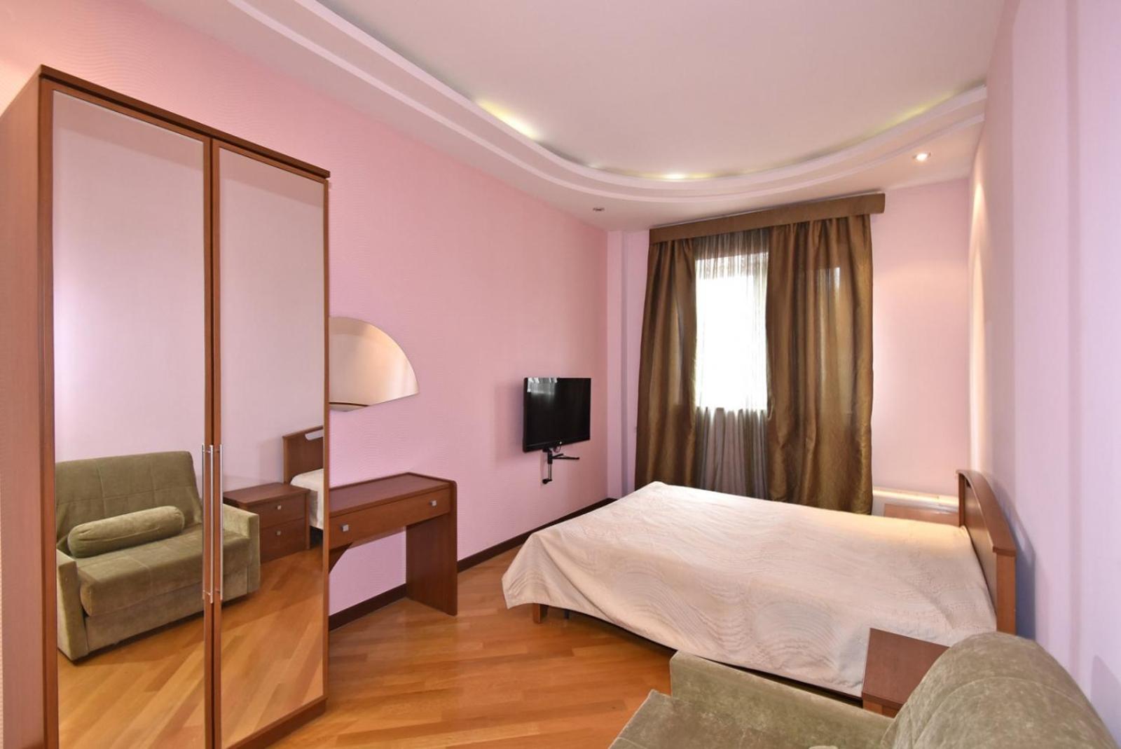 Arami street, 2 bedrooms Beautiful and Sunny apartment DI6413