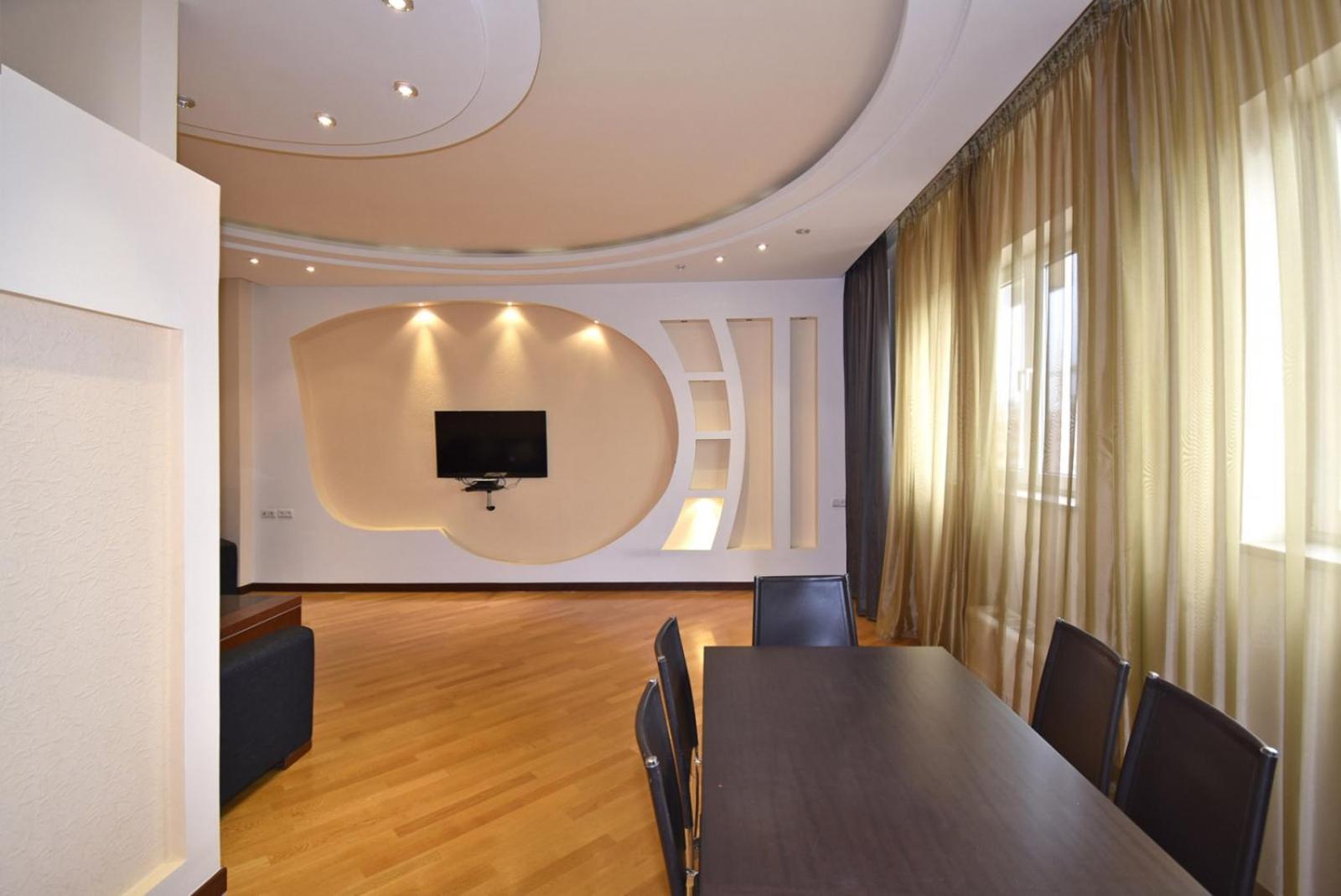 Arami street, 2 bedrooms Beautiful and Sunny apartment DI6413