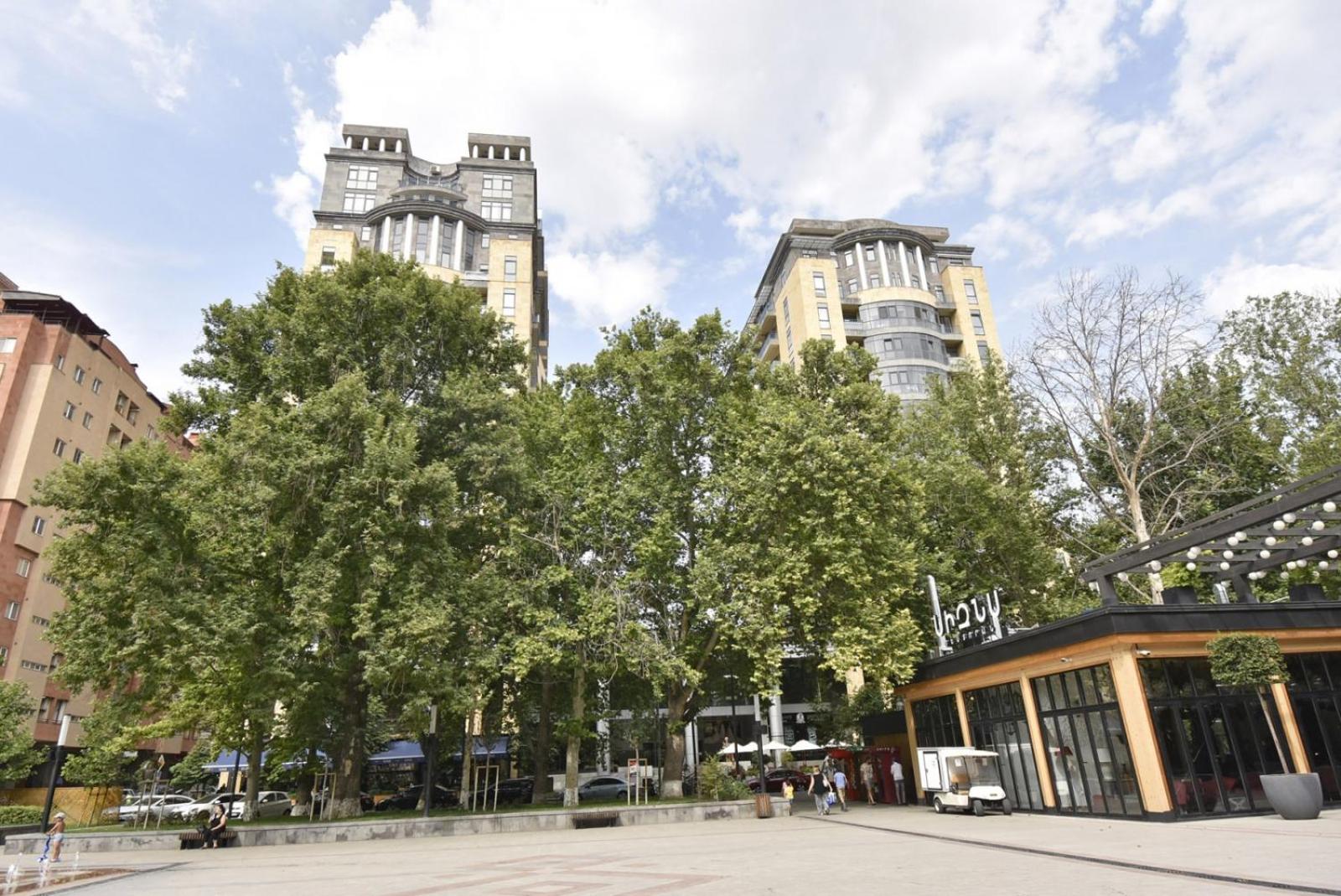 Arami street, 2 bedrooms Beautiful and Sunny apartment DI6413