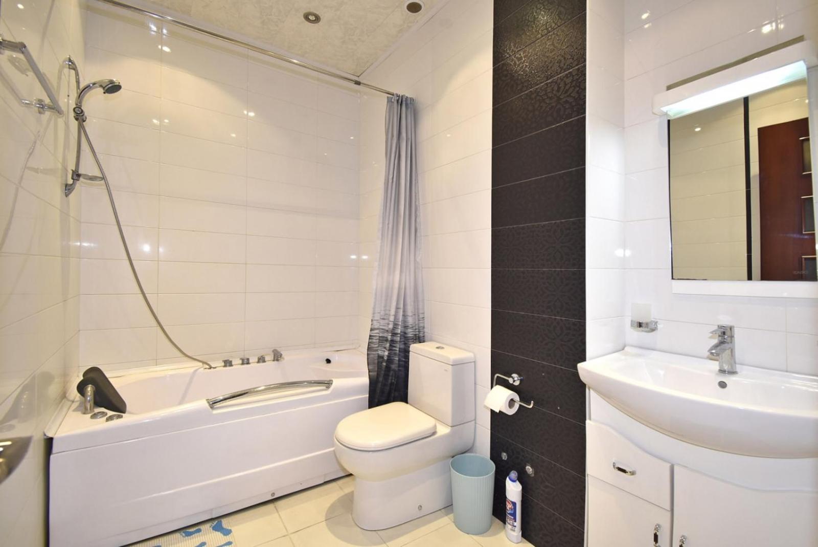 Arami street, 2 bedrooms Beautiful and Sunny apartment DI6413