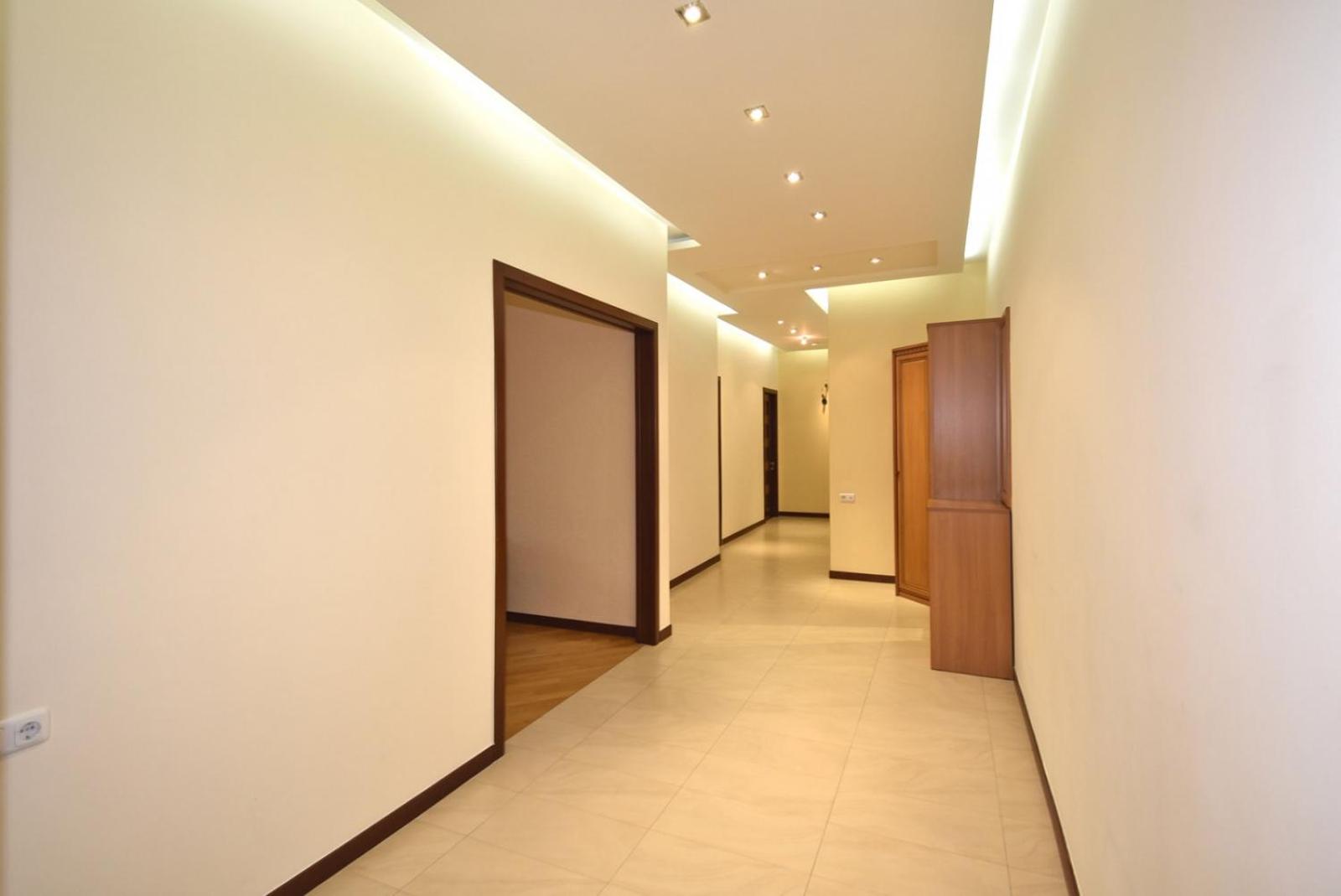 Arami street, 2 bedrooms Beautiful and Sunny apartment DI6413