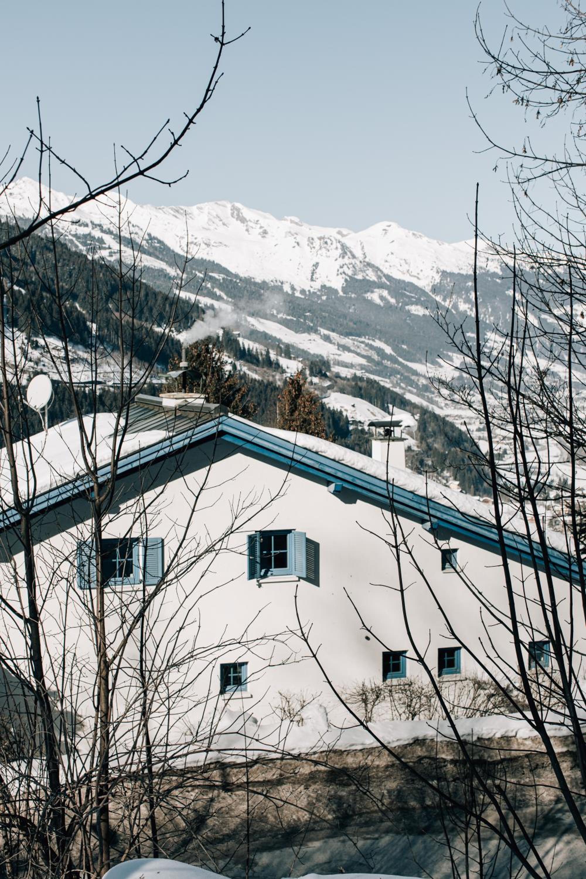 Charming chalet with sauna + views!