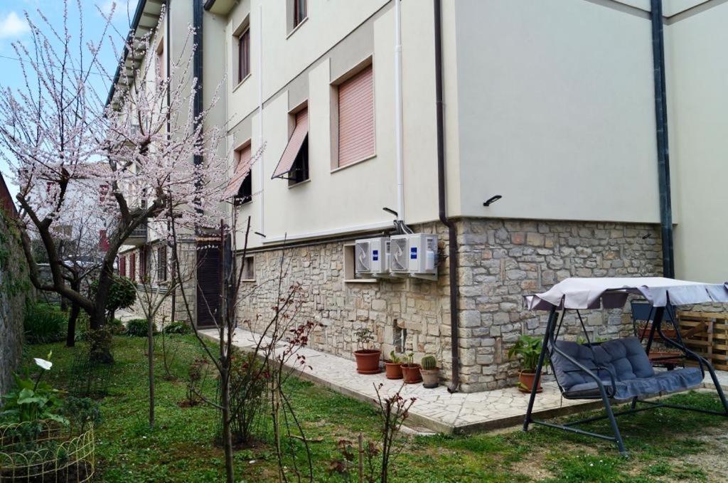 2-bedroom apartment ILLARIO - heart of Tuscany - airco & free parking view 4