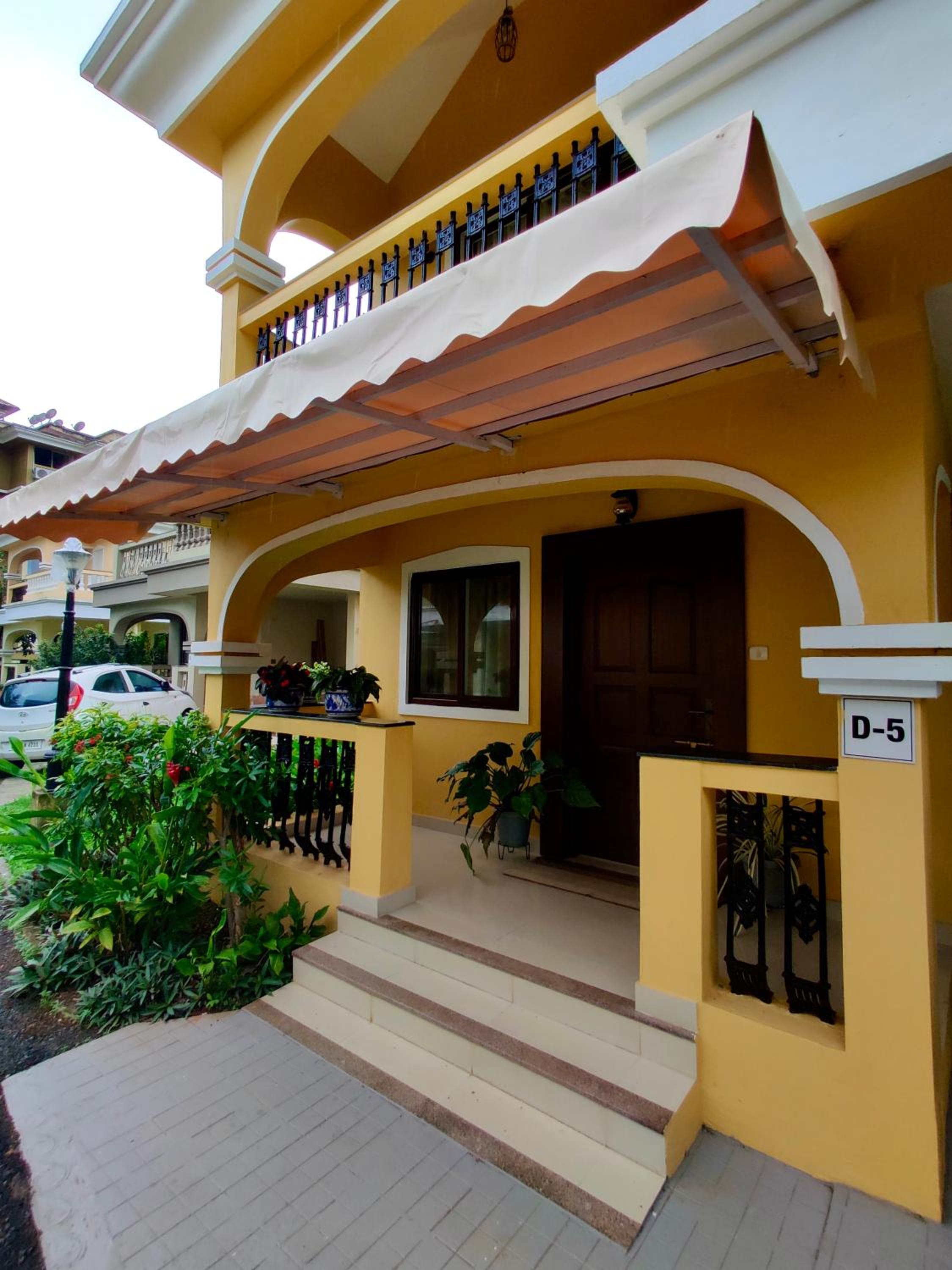 Luxurious 3-bedroom bungalow by the beach view 4