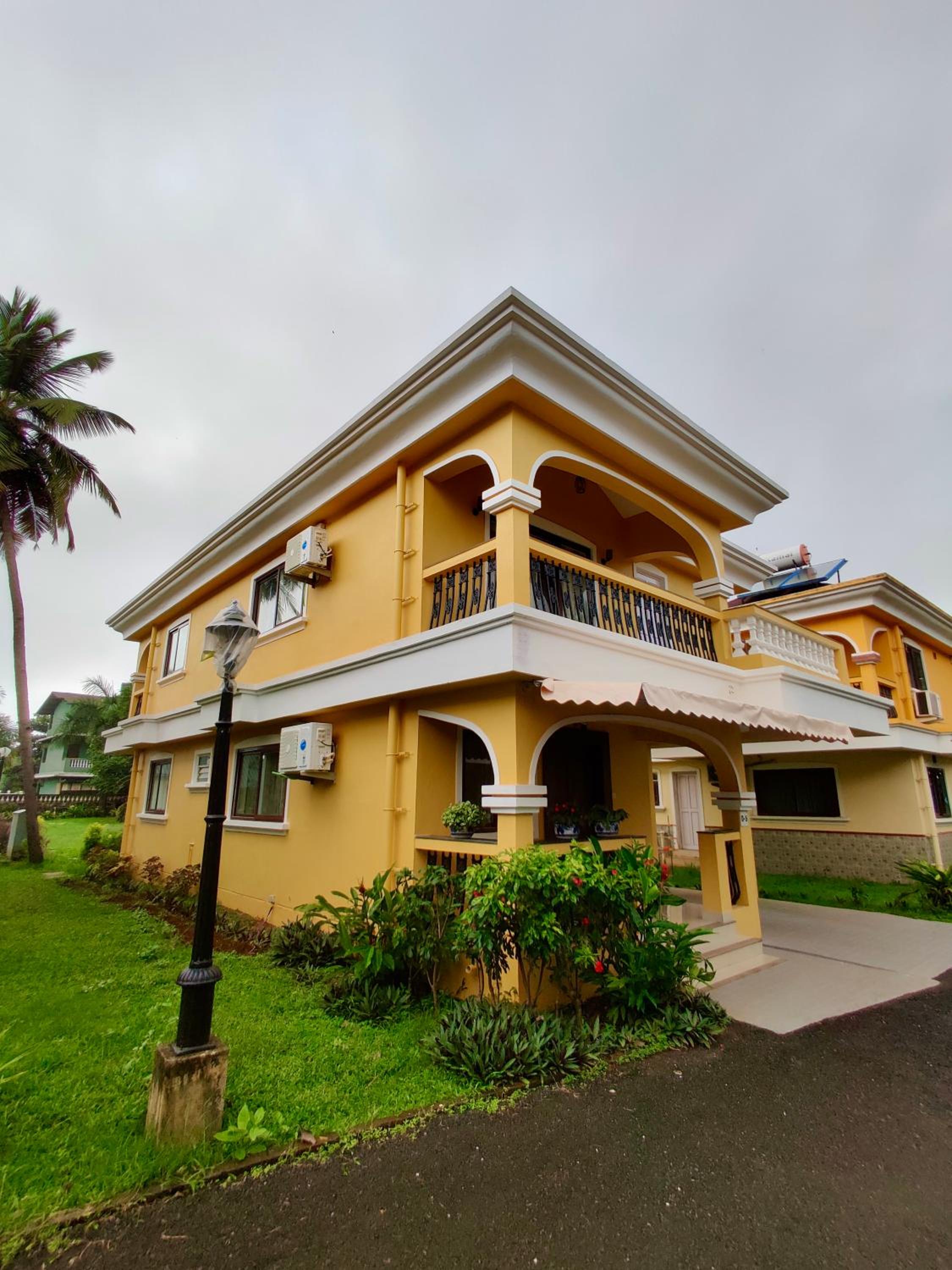 Luxurious 3-bedroom bungalow by the beach view 2