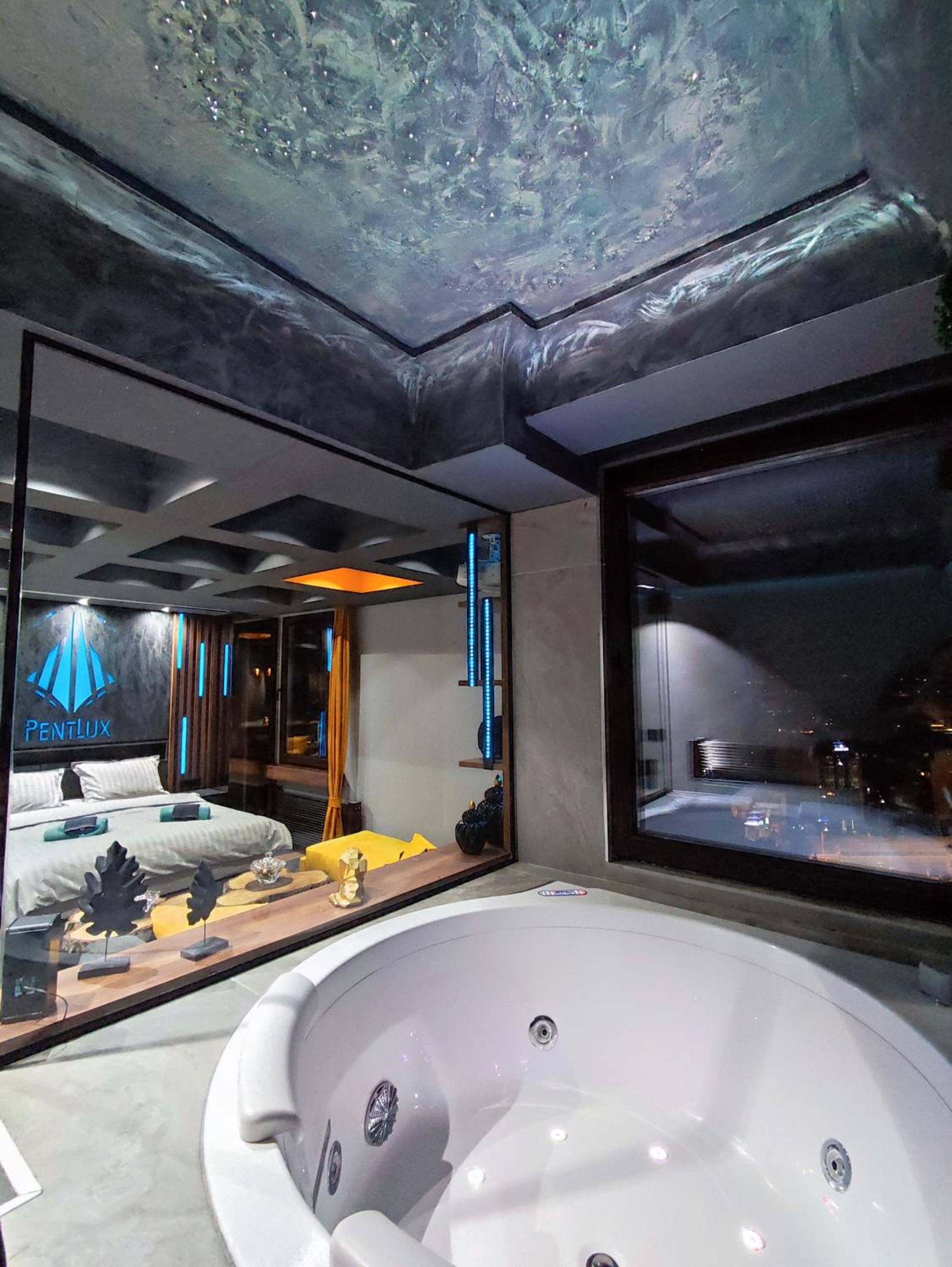 Smart Luxury Penthouse Suites - Private Sauna, Hot-Tub, Home Cinema at the best Location in Skopje
