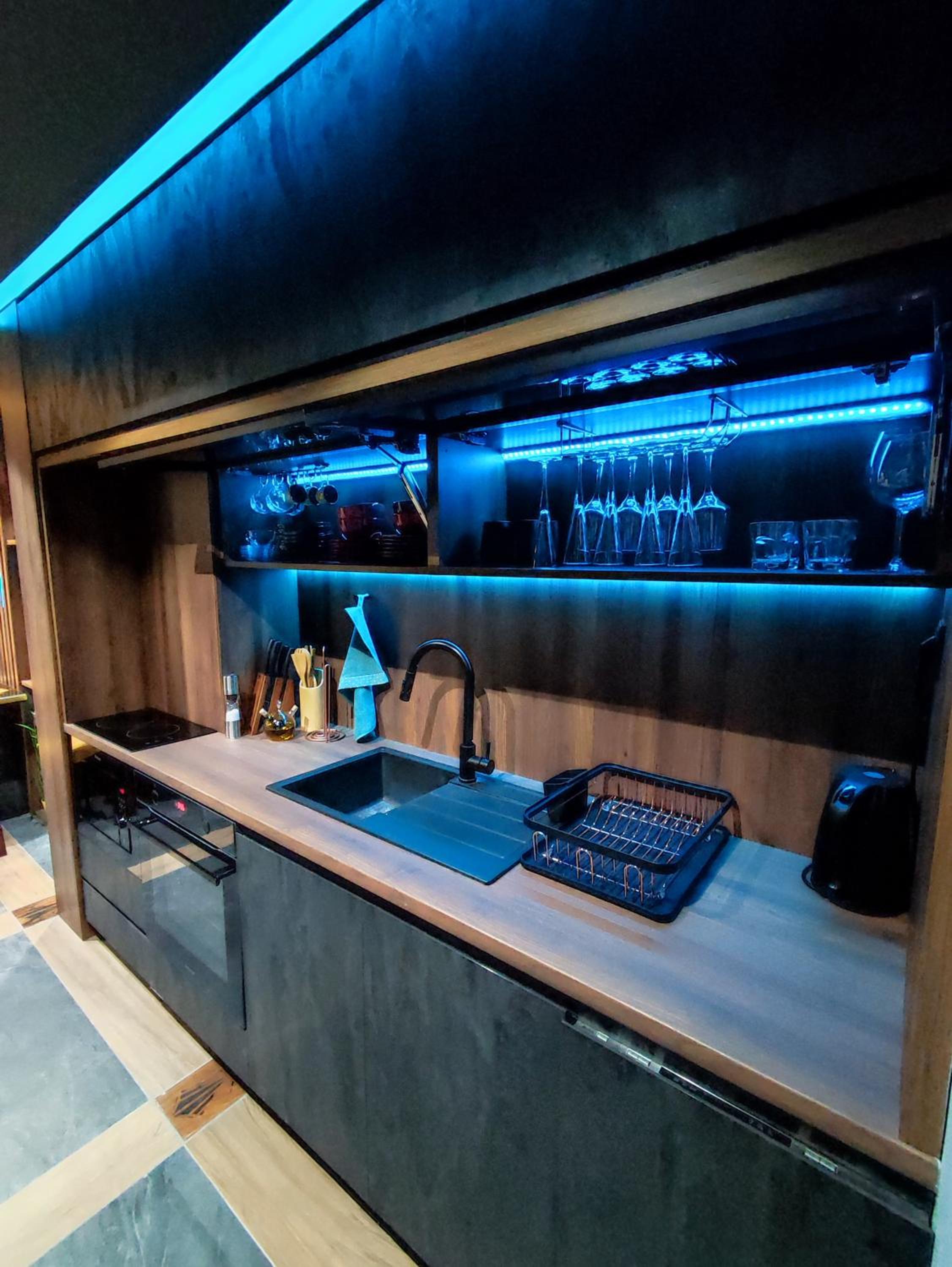 Smart Luxury Penthouse Suites - Private Sauna, Hot-Tub, Home Cinema at the best Location in Skopje