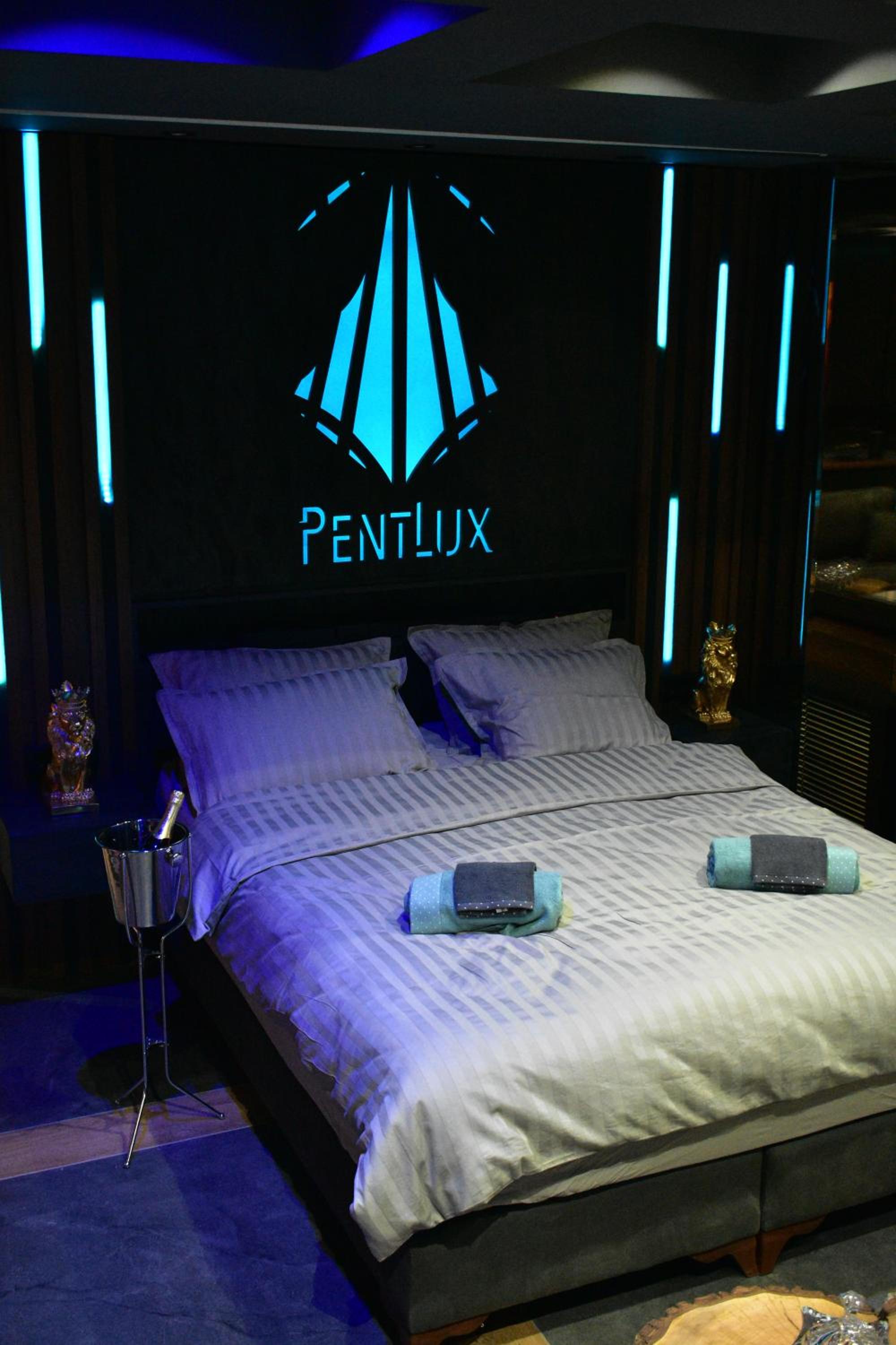 Smart Luxury Penthouse Suites - Private Sauna, Hot-Tub, Home Cinema at the best Location in Skopje