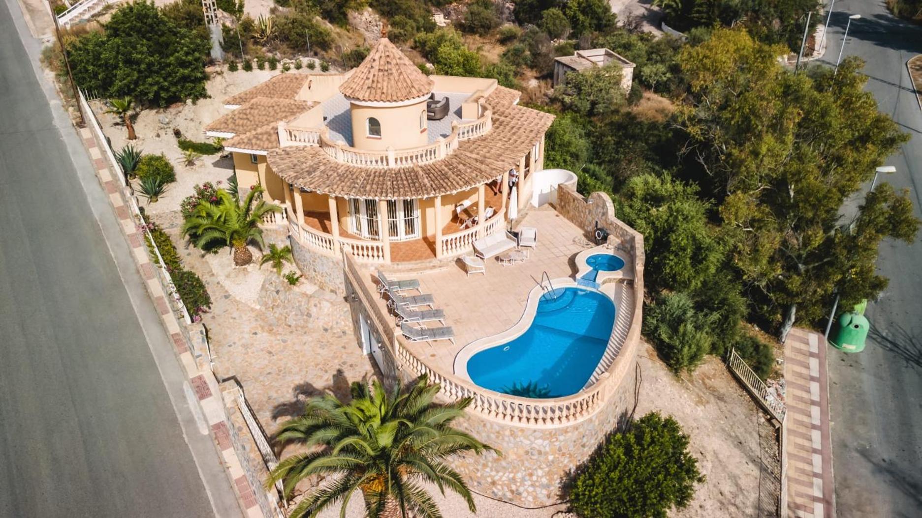 Roca de Leones by United Renters view 3
