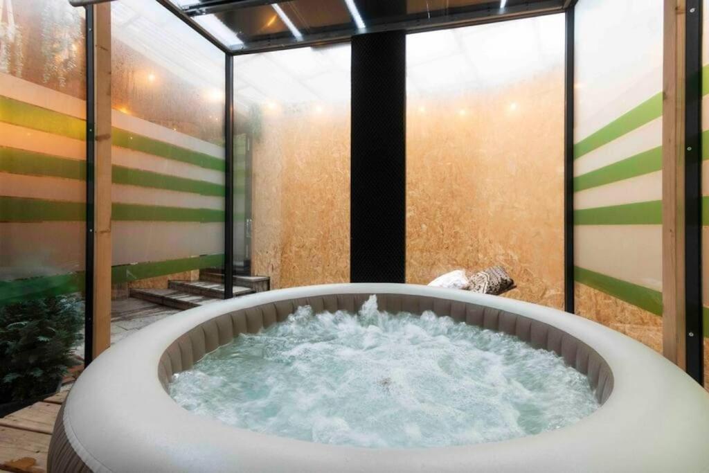 Miami Lovely romantic Garden apartment with whirlpool