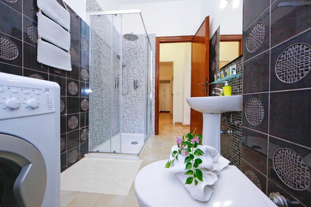 Charming Patio Apartment Trastevere