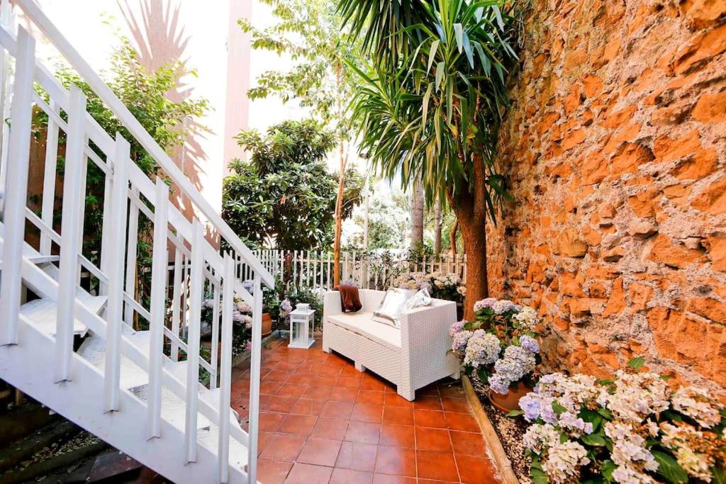 Charming Patio Apartment Trastevere