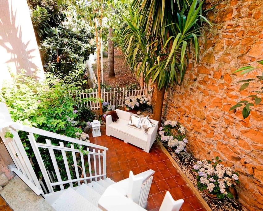 Charming Patio Apartment Trastevere