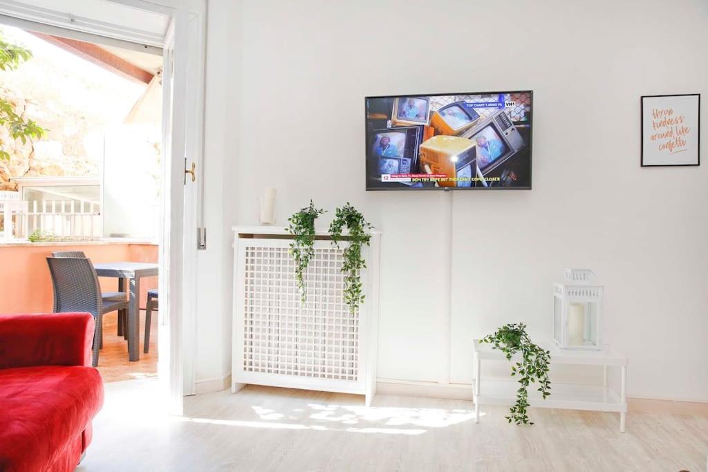 Charming Patio Apartment Trastevere