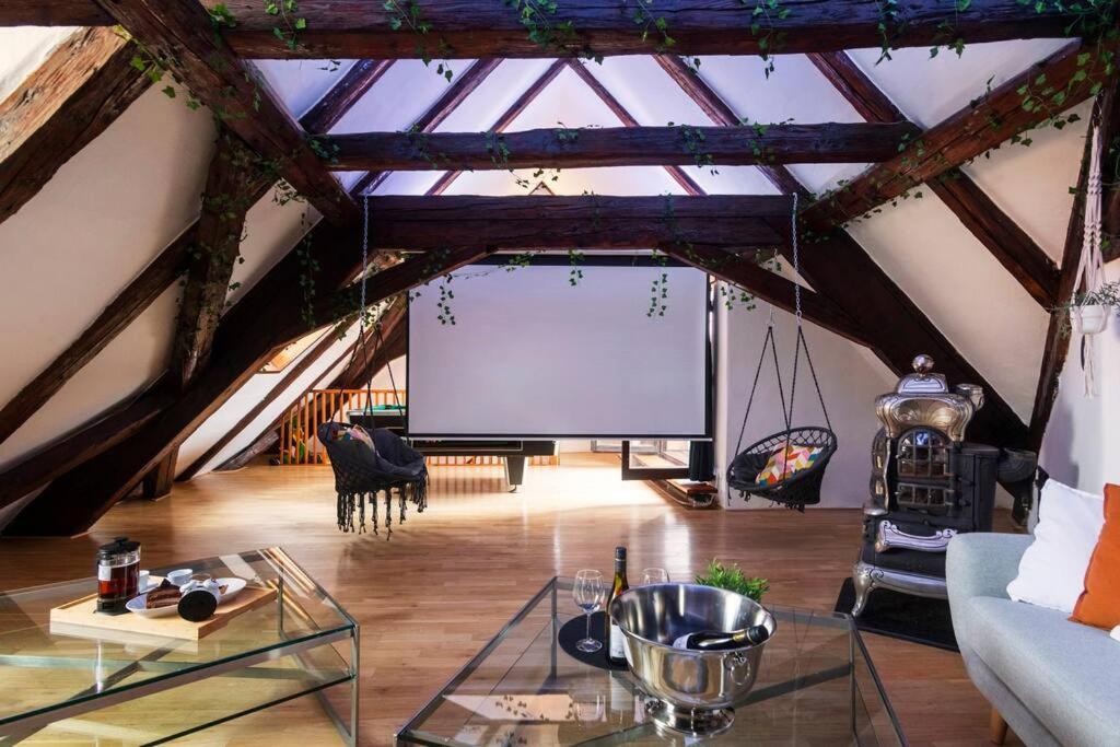 lounge