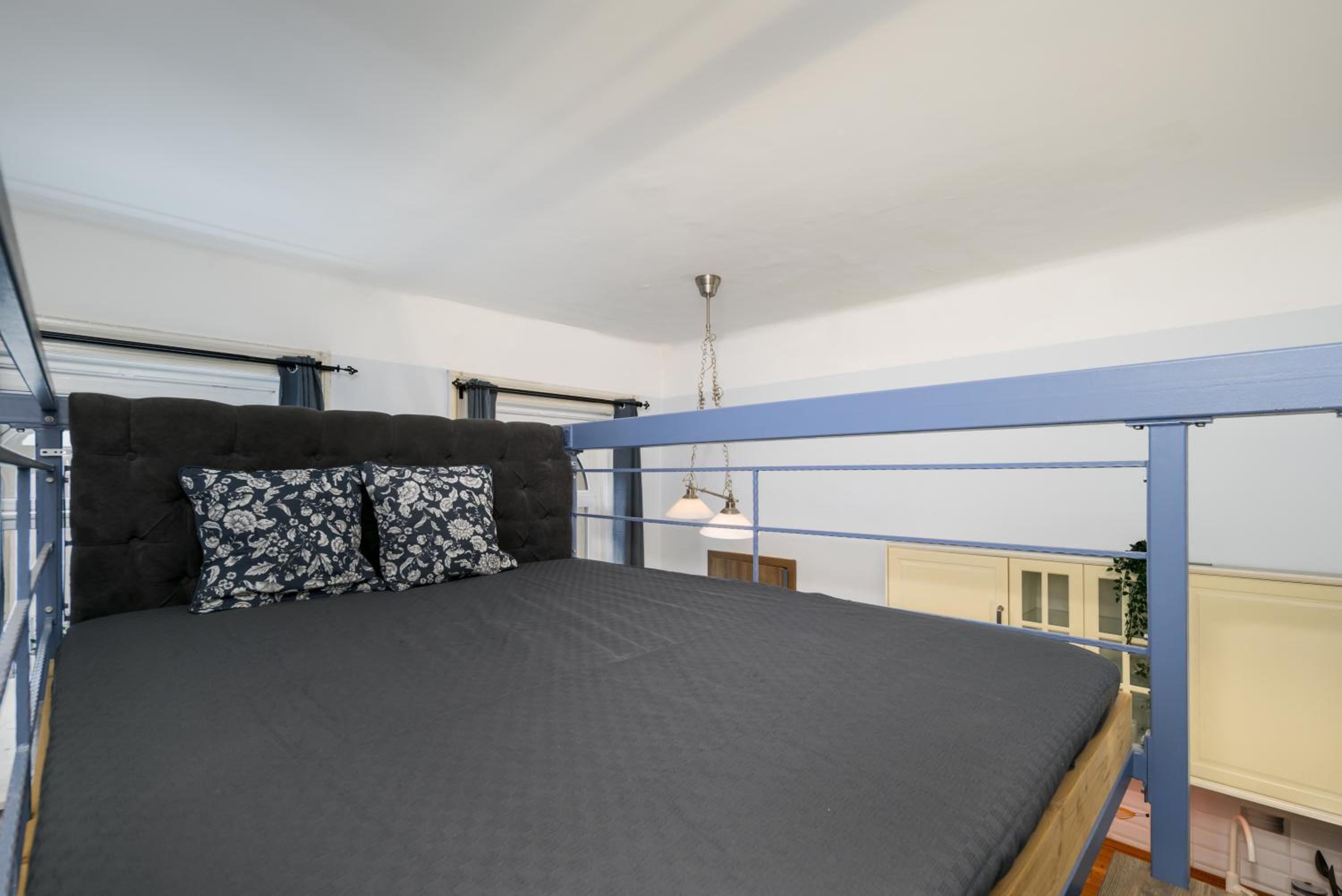 Avenue Loft Apartments J52 view 3