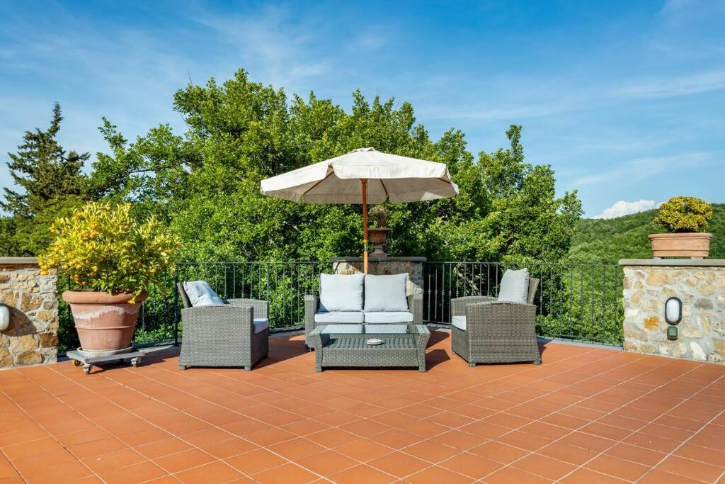 Il Poggiolino - Tuscan villa located in Chianti's hills