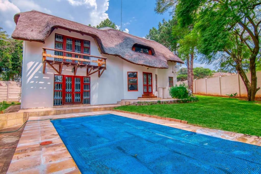 Charming Country Villa Sandton with Back Up Power & Water