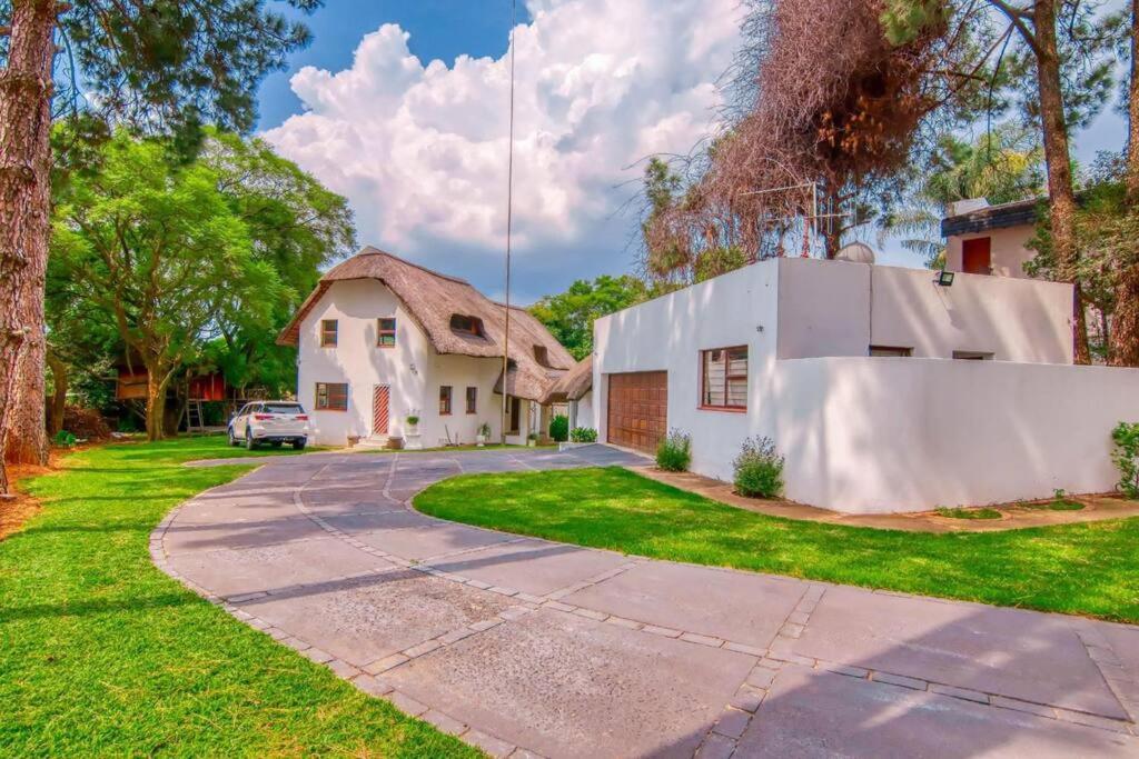 Charming Country Villa Sandton with Back Up Power & Water