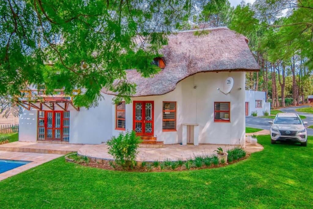 Charming Country Villa Sandton with Back Up Power & Water
