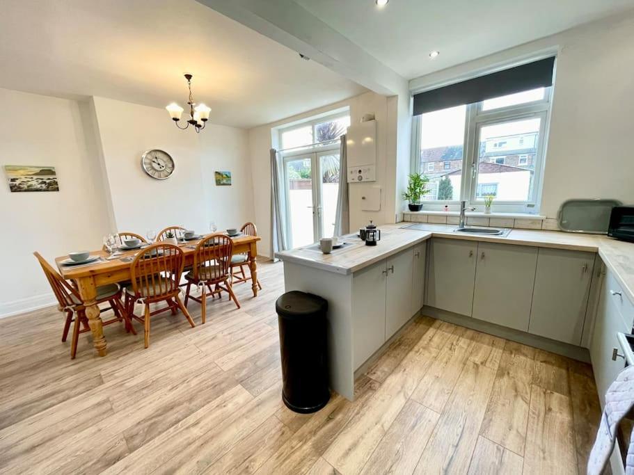 Portsmouth Charm Stylish 3 Bedroom Getaway view 2