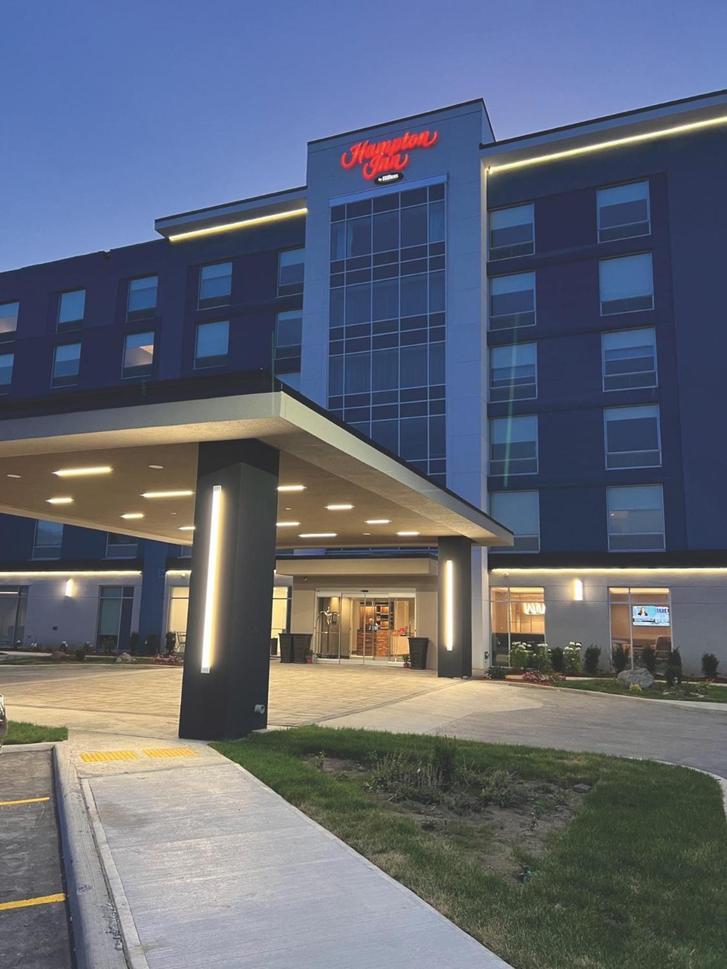 Hotel Hampton Inn By Hilton Kingston - Image 1