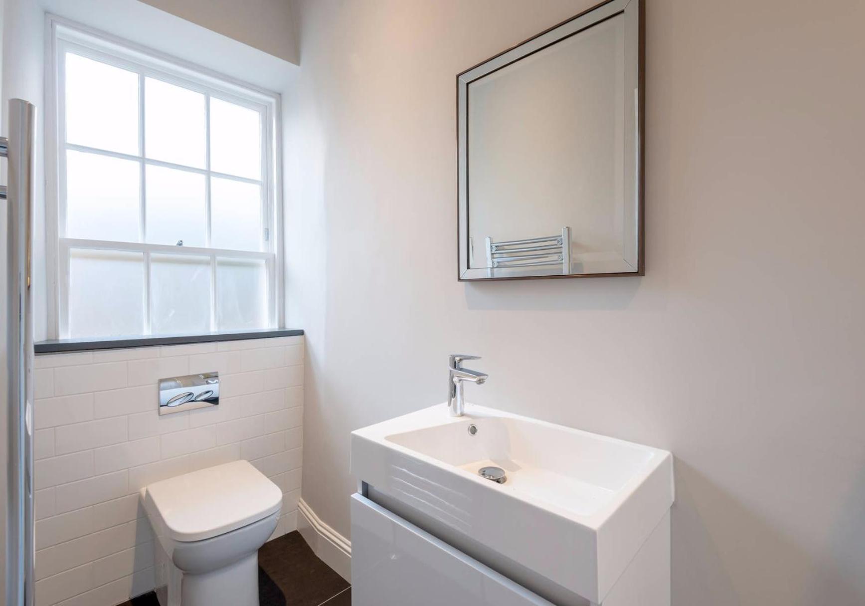 Luxury apartment, Stafford Street view 3