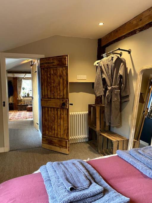 Charming, rustic & well equipped garden cottage view 3