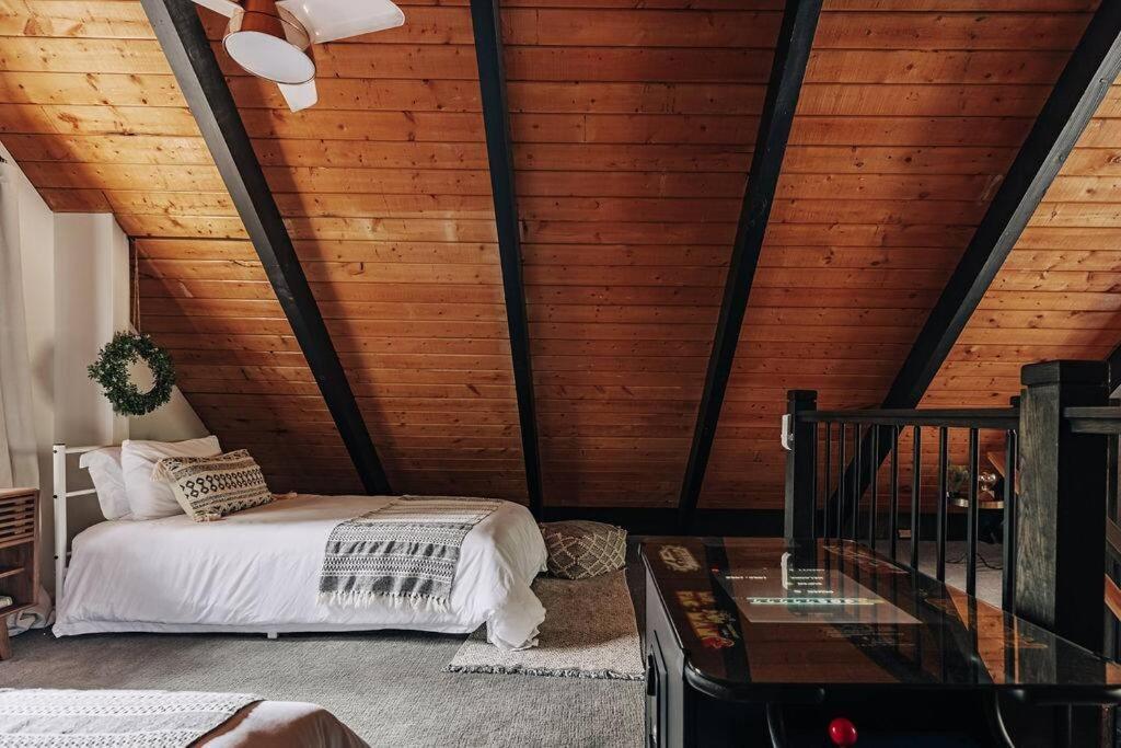 LUX CABIN - Pet Friendly, EV Charger- Cabin Firefly